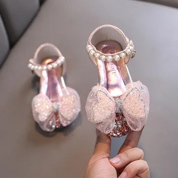 Розовые сандалии на плоской подошве для девочек, Новинка 2023 года, модные туфли принцессы с милым бантом и жемчугом, нескользящая детская обувь со стразами H326