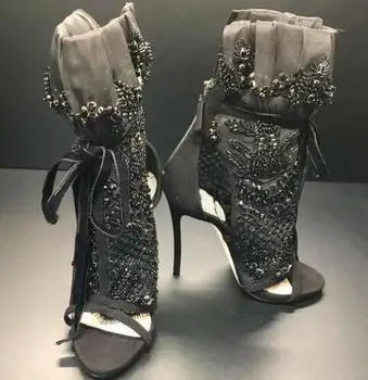 Элегантные черные кружевные женские ботильоны с открытым носком, роскошные черные женские ботинки на высоком каблуке со шнуровкой и украшением в виде кристаллов