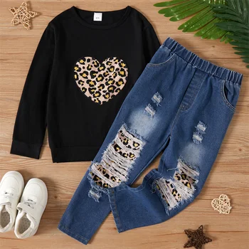 PatPat/ комплект из 2 предметов, черный пуловер с леопардовым принтом в виде сердца для девочки, толстовка и рваные джинсы в стиле пэчворк, джинсовые брюки в стиле пэчворк